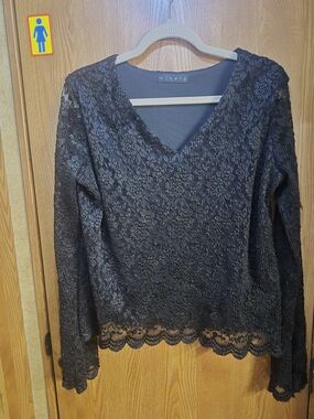 Ninety Black Lace V-Neck Long Sleeve Top with Scalloped Hem.  Box 45L